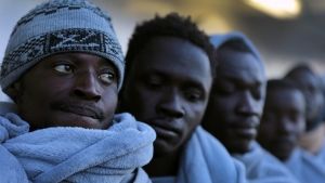 Migrants : Rome exige des sanctions contre la France et ceux qui «ne décolonisent pas l'Afrique»