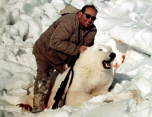 Des hommes d’affaires chinois paient 80000 dollars pour chasser l’ours polaire au Canada
