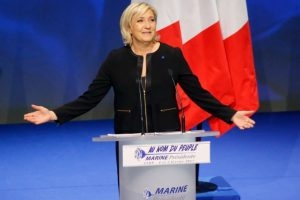 25.02.2017 - Affaire des supposés emplois fictifs au FN : Marine Le Pen refuse de se rendre à la convocation de la police