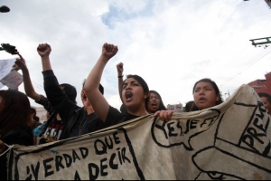 04.10.2014 - Mexique: des milliers de manifestants pour les 43 étudiants disparus