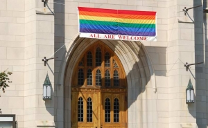 10.08.2018 - Le site des évêques catholiques allemands applaudit les jeunes catholiques présents à la GayPride