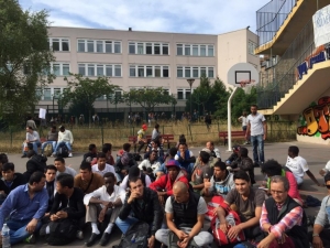02.08.2015 - Les ‘migrants’ font la loi en plein Paris et occupent un établissement scolaire