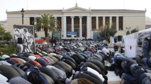 15.04.2016 - Le manque de mosquées à Athènes crée un risque terroriste, selon le gouvernement grec