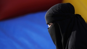 24.09.2018 - Interdire la burqa ? Un canton suisse vote massivement pour