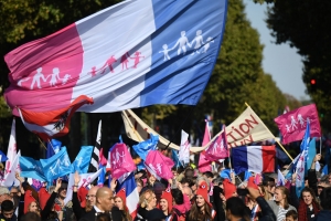 Manifestation en France contre la procréation médicalement assistée : reportage