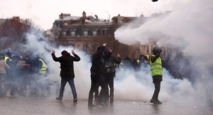 Acte IX à Paris – Les violences policières recommencent – Affrontements en cours