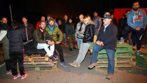 31.10.2016 - Un village italien se barricade pour empêcher l'arrivée de douze migrantes