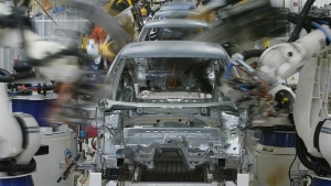 05.07.2015 - Transhumanisme : un ouvrier tué par un robot dans une usine de Volkswagen