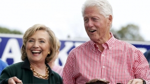 18.05.2015 - Les discours des Clinton, un business à 25 millions de dollars