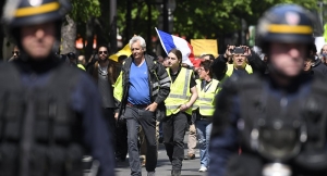 Paris et la ville natale de Macron se préparent pour l’acte 28 la veille des européennes
