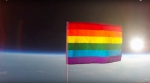 30.09.2016 - Pour la première fois, un drapeau LGBTQ est envoyé dans l'espace