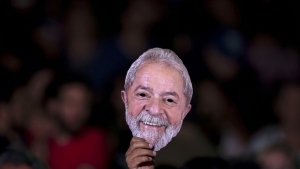 05.08.2018 - «Je suis présent à travers chacun de vous» : depuis sa cellule, Lula se lance pour la présidentielle