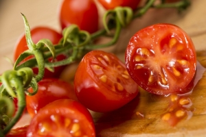 17.06.2015 - Les grands semenciers européens privatisent la couleur des tomates ... Ségolène, au secours ?