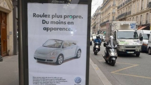 30.11.2015 - COP21: «Brandalism» détourne 600 panneaux publicitaires pour dénoncer «les mensonges» des sponsors