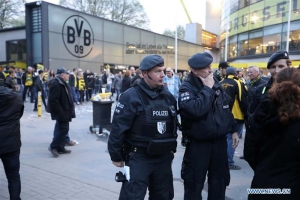 13.04.2017 - Allemagne : trois explosions touchent le bus de l'équipe de Dortmund, un blessé