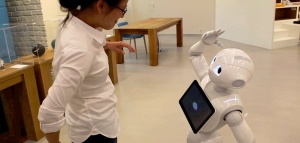 14.04.2016 - Au Japon, un robot-humanoïde officiellement inscrit au collège