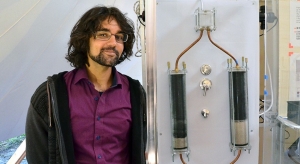 12.10.2015 - Un jeune ingénieur présente sa « douche infinie » écologique