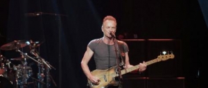 15.11.2016 - France : Sting au Bataclan ouvre son concert par une minute de silence